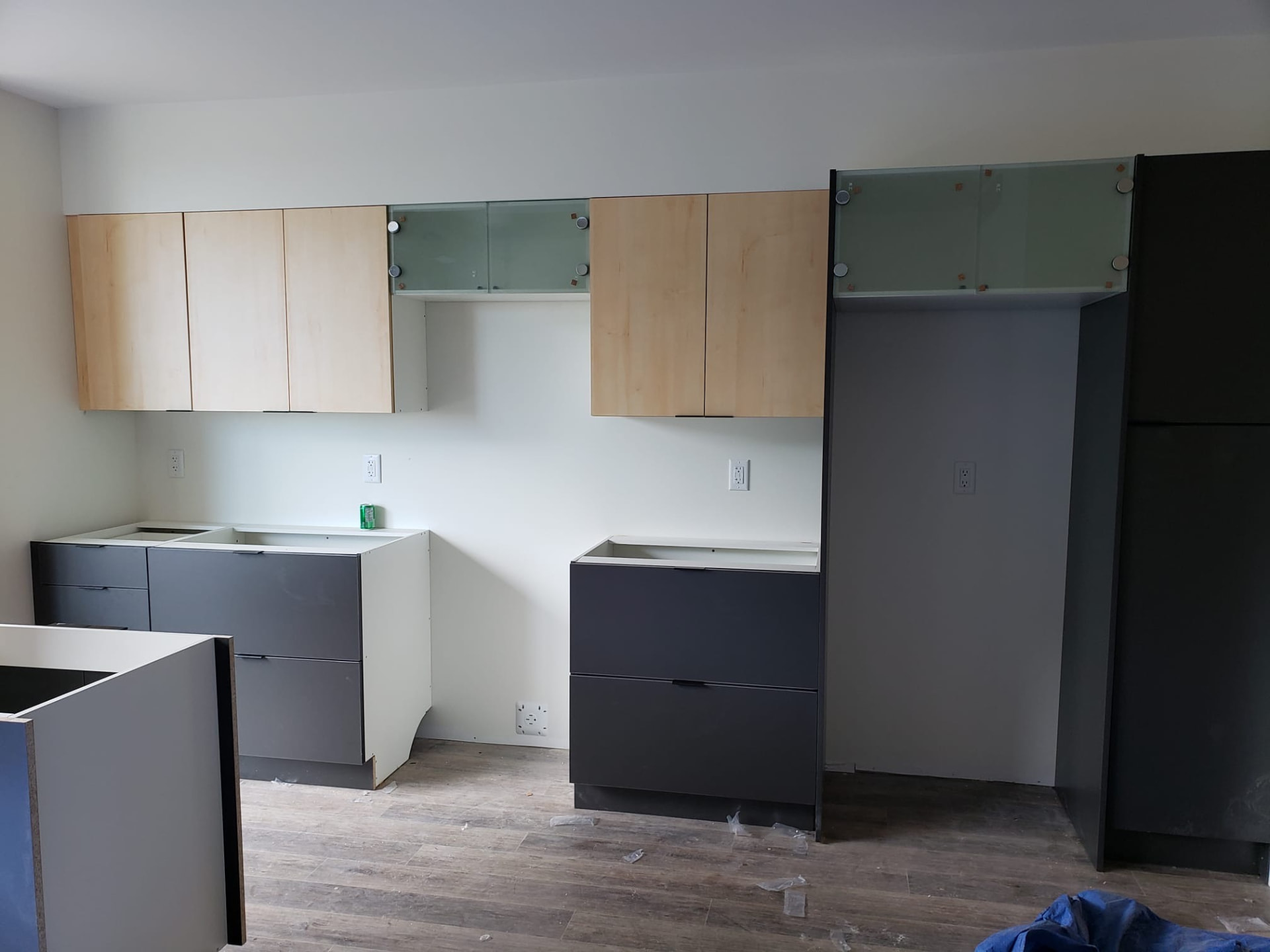 Modern two-tone kitchen cabinet install — Mississauga