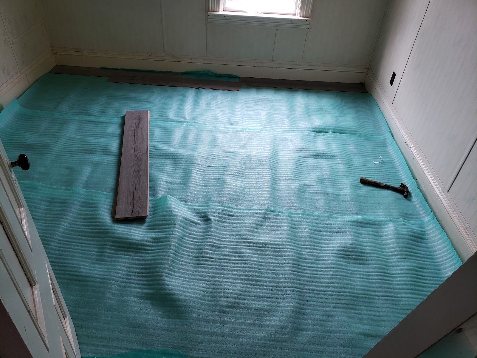 Laminate flooring with underlay — Guelph